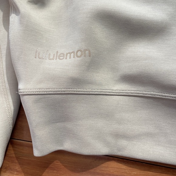 Lululemon Softstreme Crop Sweatshirt Tan M/L - Picture 4 of 12